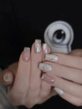 Simple and versatile short nail art with a sophisticated feel - a niche wearable nail style