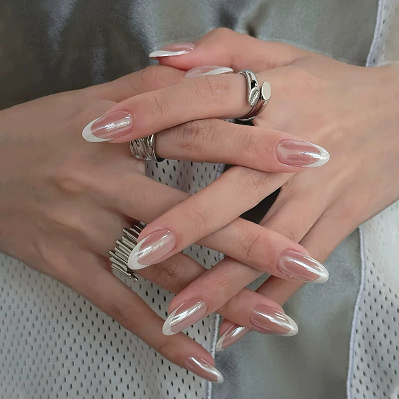 White French manicure, pure handmade, Hailey wears short almond nails, 2026 new style, high-end, super hot and white