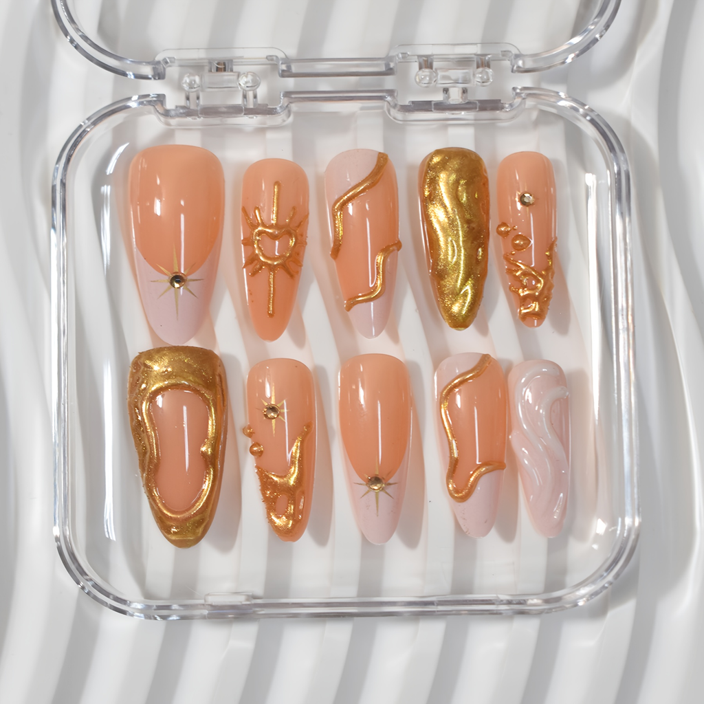 Petal-shaped almond-shaped nail art